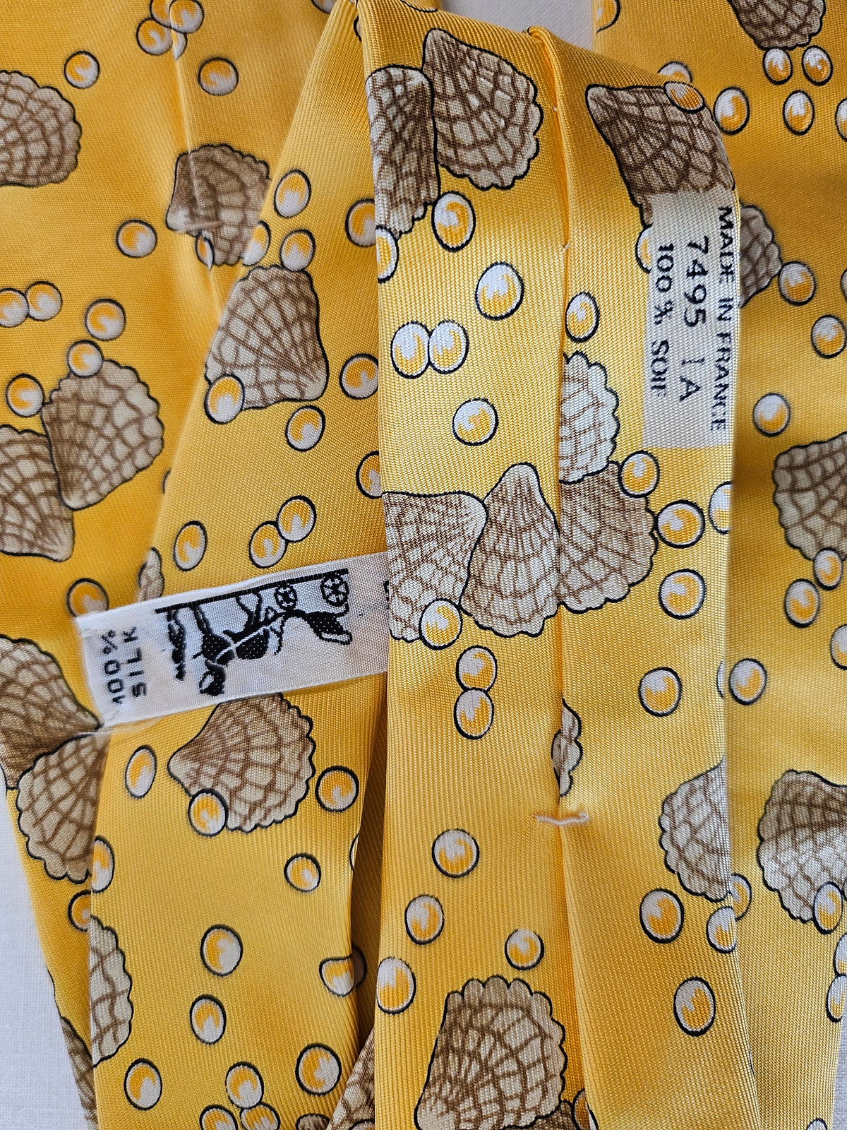 Krawatte Hermès Motiv Muscheln Gelb Reine Seide