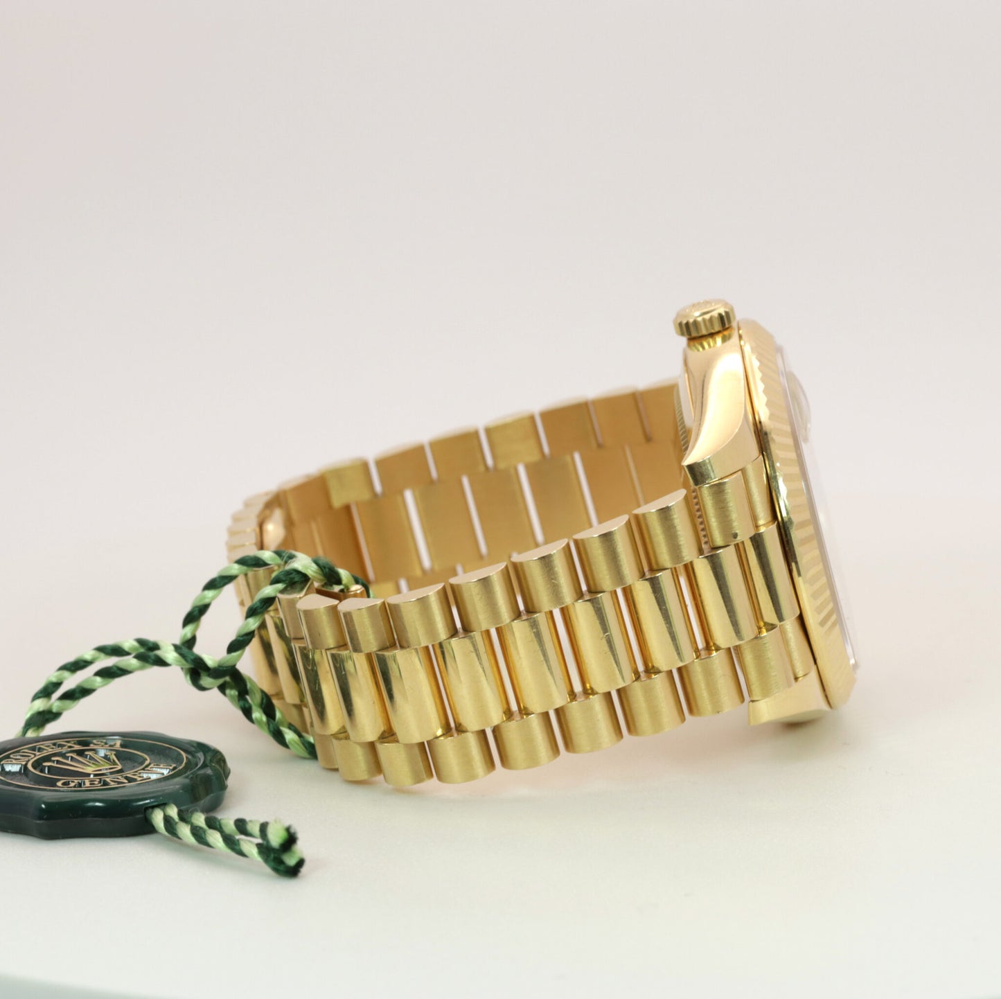Rolex Day-Date Gelbgold Ref. 228238 Box und Papiere 2021