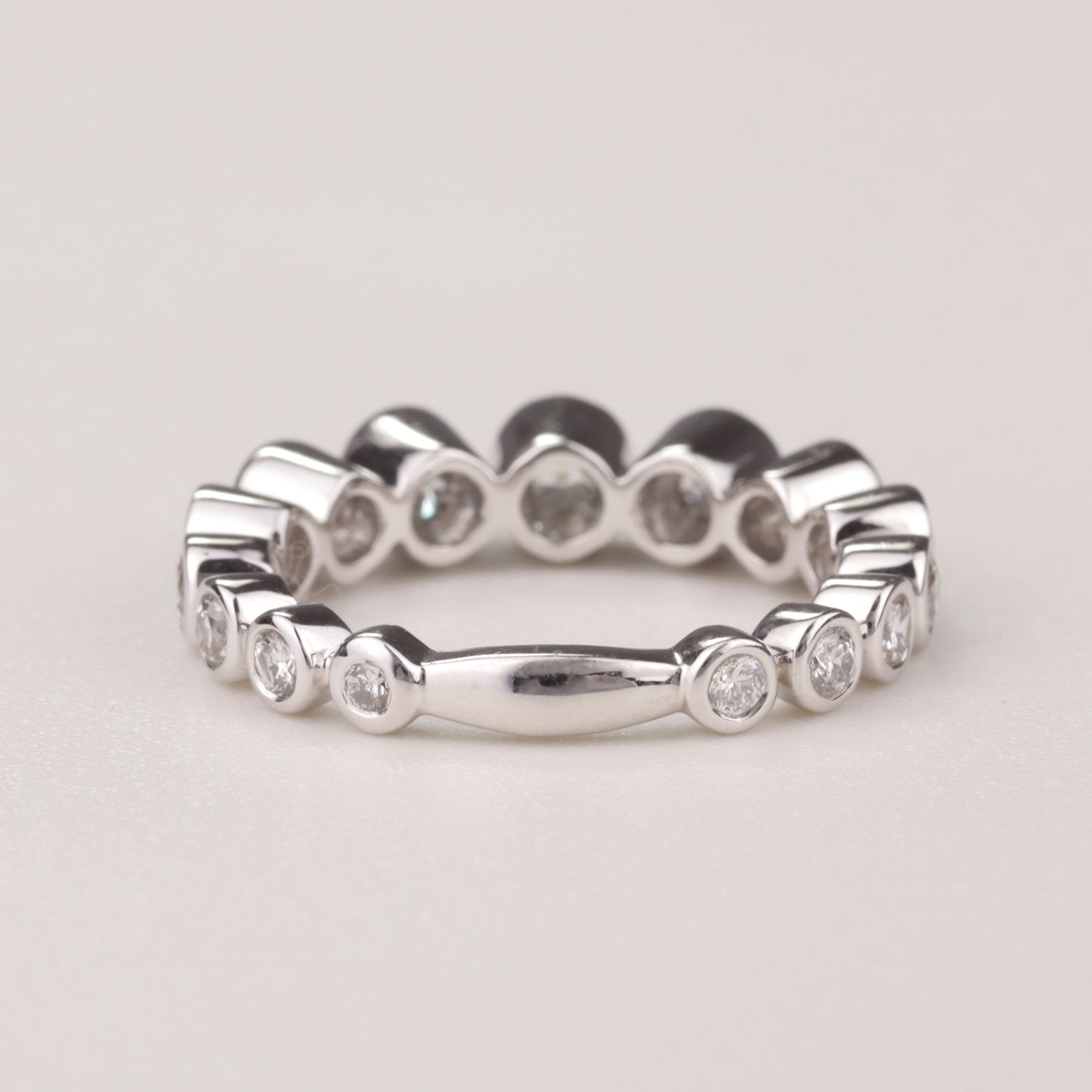 Alliance-Ring | 750/- Weißgold | 15 Brillanten zusammen 1,62 ct TW-vsi | Zargenfassung