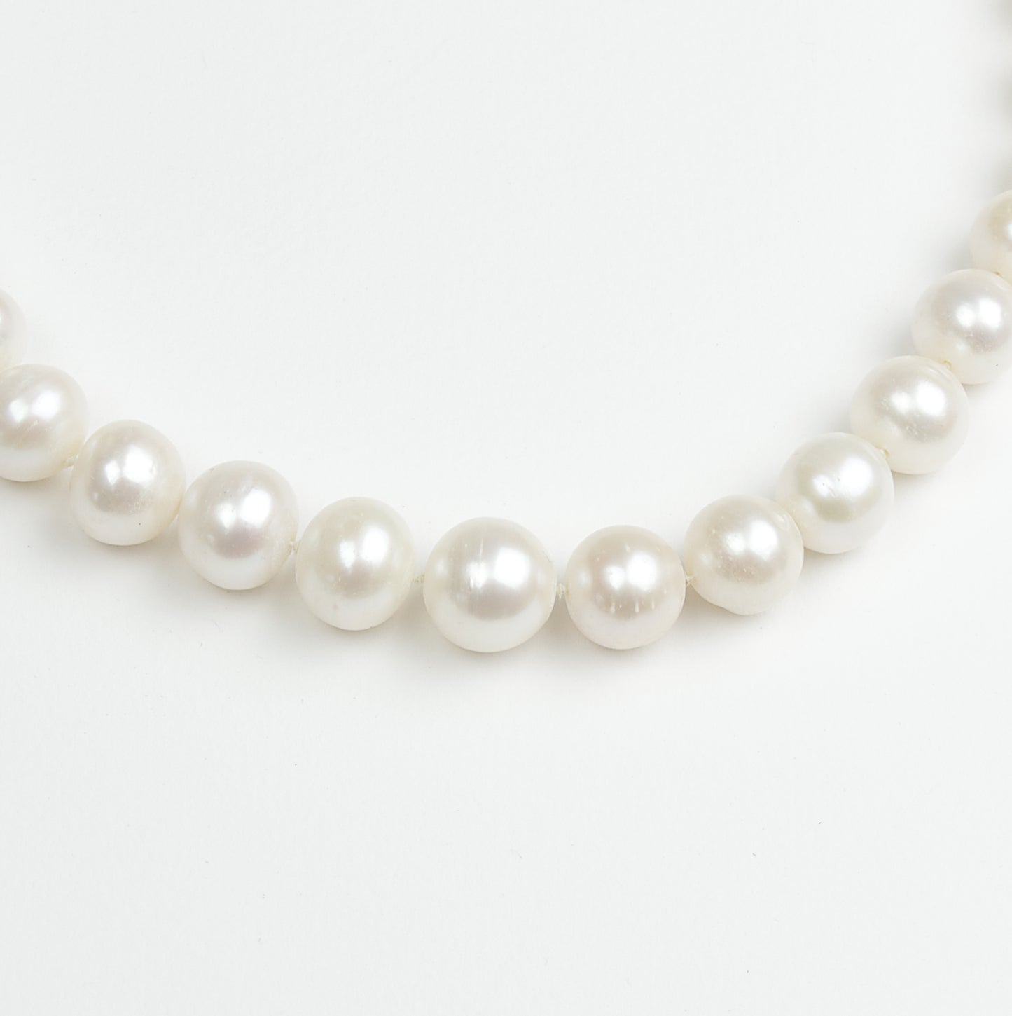 Zuchtperl Südsee 10,5-13,5mm weiß Collier mit 585/- Magnet-Kugel-Schließe aus Geschäftsauflösung