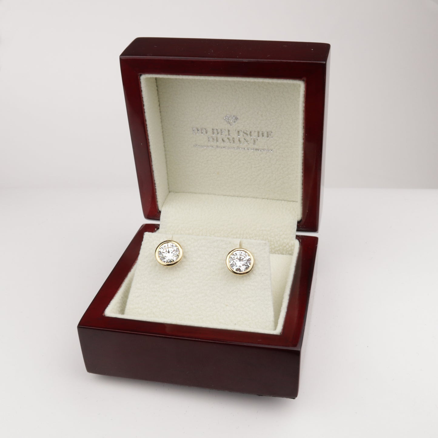 750/- Gelbgold | Lab-Grown Brillant | Solitär-Ohrstecker | Zargenfassung | 2,18 ct