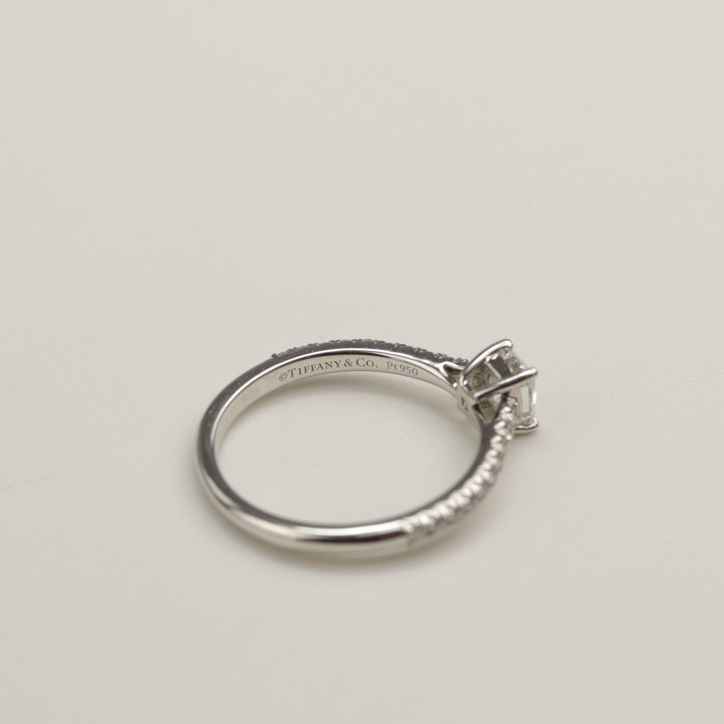 Tiffany & Co | Ring | Brillant | Diamant Cushion 0,45ct E-vvs2 | 950/- Platin | Zertifikat