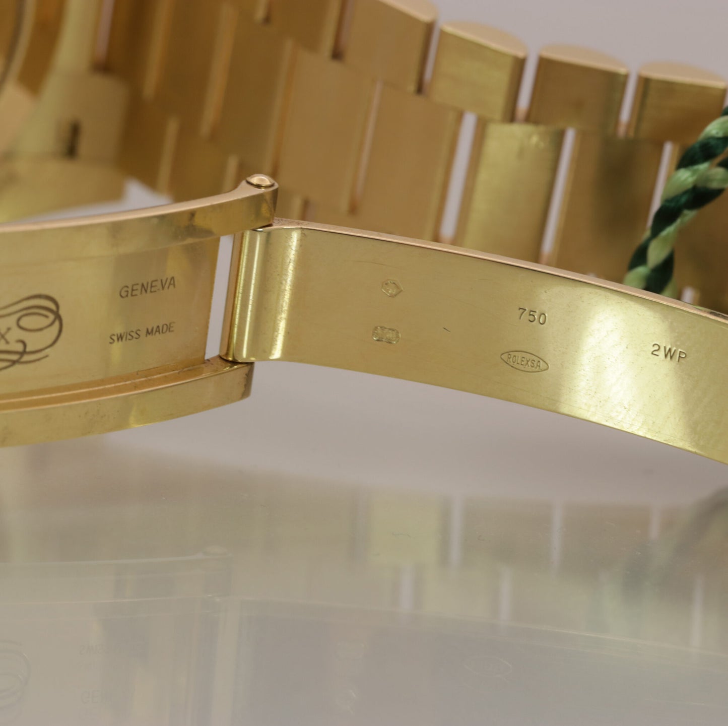 Rolex Day-Date Gelbgold Ref. 228238 Box und Papiere 2021