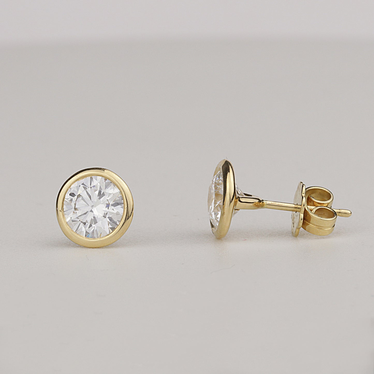 750/- Gelbgold | Lab-Grown Brillant | Solitär-Ohrstecker | Zargenfassung | 2,18 ct