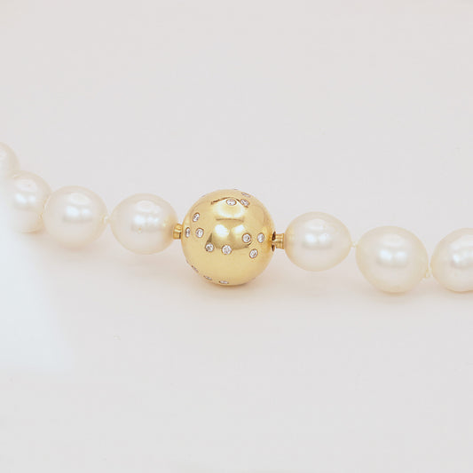 Zuchtperl Südsee Verlauf 9-13,5mm weiß 750/- Gelbgold Bajonett mit Diamant Kette aus Geschäftsauflösung