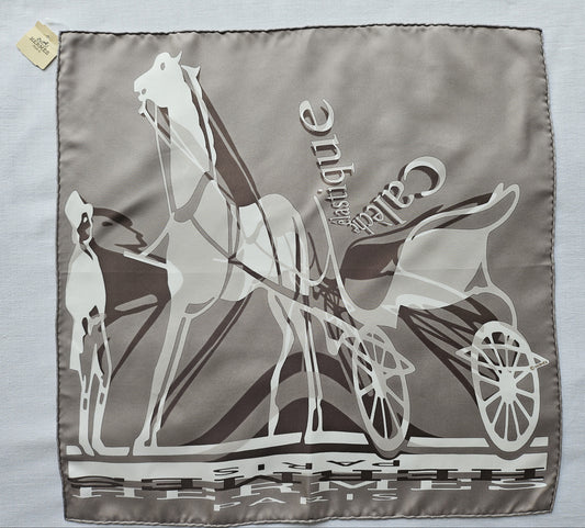 Hermès Seidentuch Motiv Pferd mit Kutsche 42 cm x 42 cm