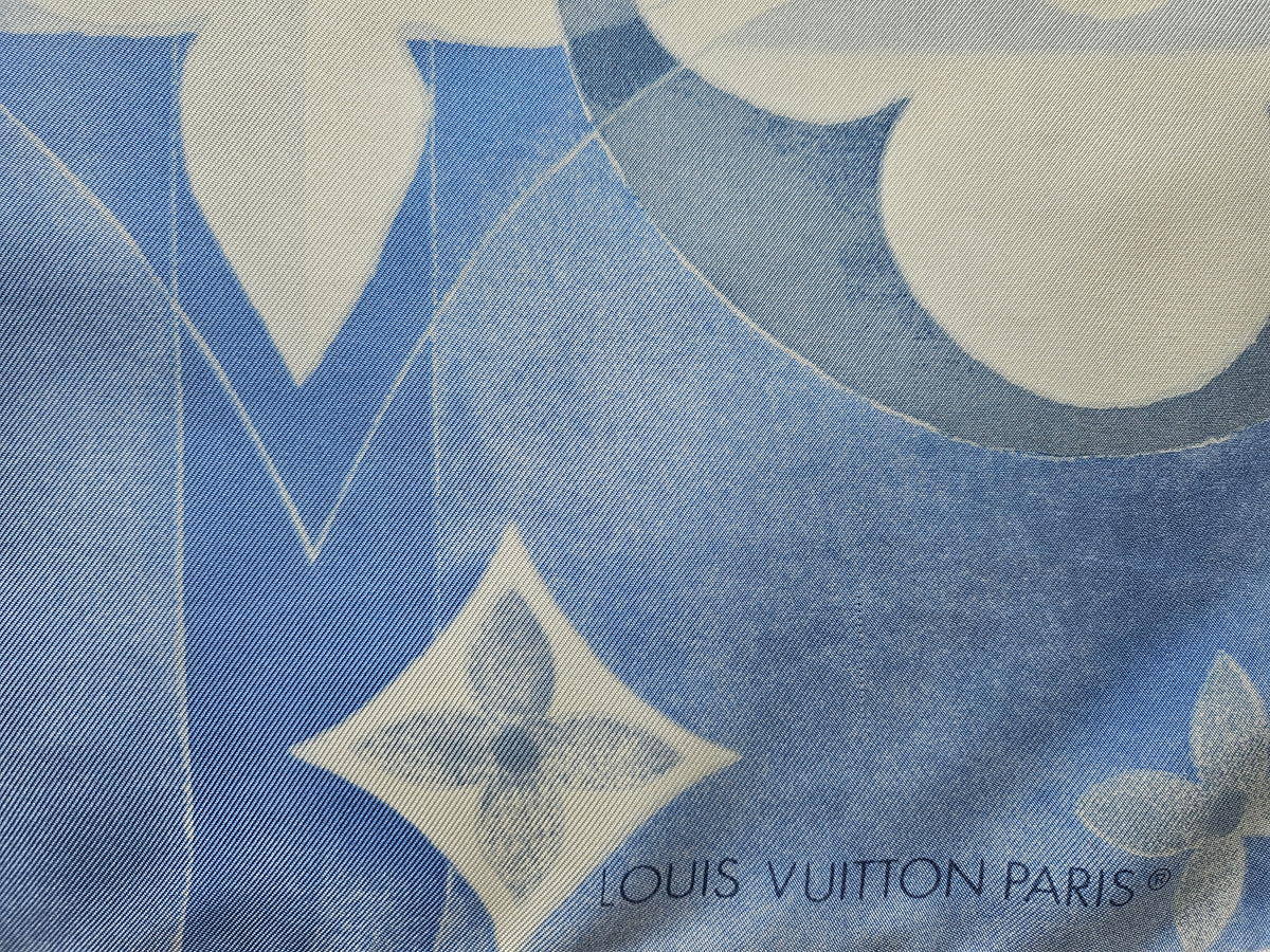Louis Vuitton Seidentuch florales Motiv 85 cm x 85 cm