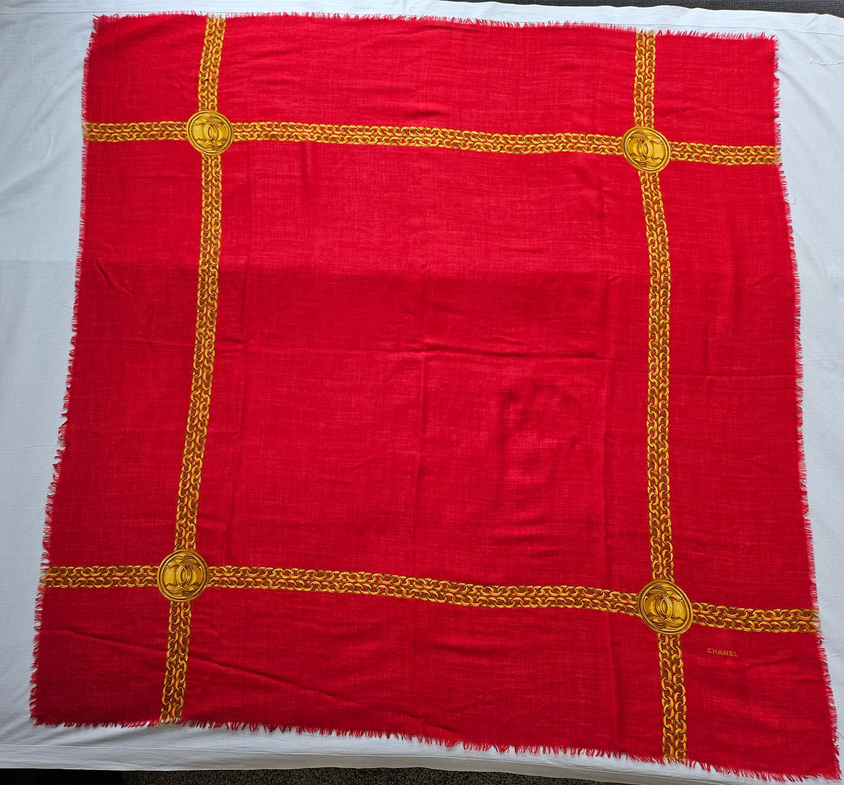 Chanel-Tuch  Wolle-Seide Motiv Goldketten rot/gold 130 cm x 130 cm