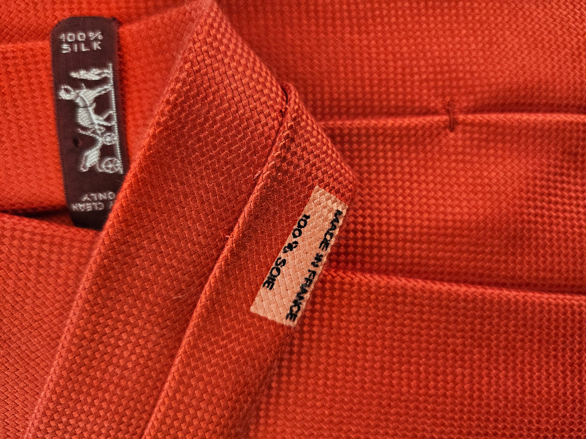Krawatte Hermès Rot mit Struktur Reine Seide