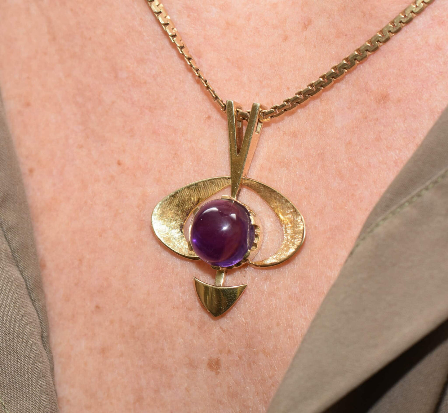 großer Amethyst 750er Gold Antik Anhänger