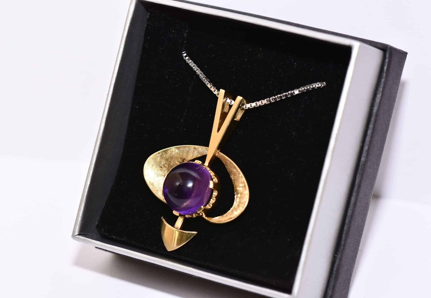 großer Amethyst 750er Gold Antik Anhänger