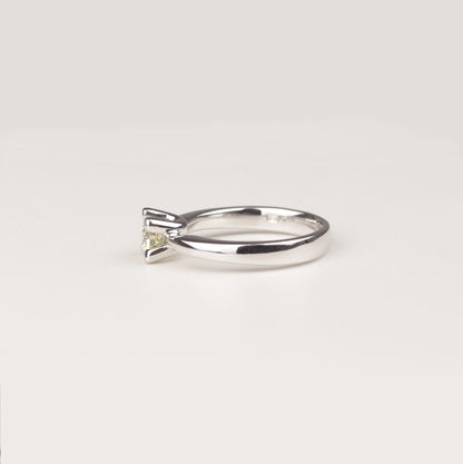 Solitär Ring 750/- Weißgold HRD Zertifikat 0,62 ct Brillant 4er Krappe