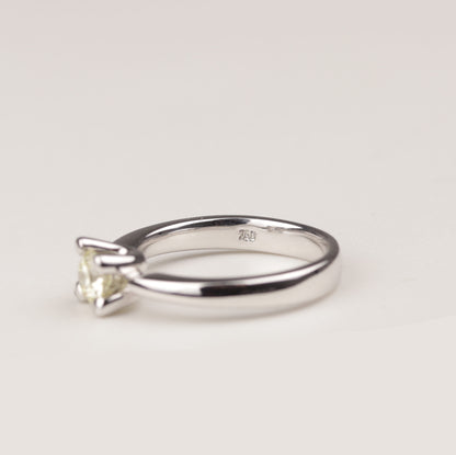 Solitär Ring 750/- Weißgold HRD Zertifikat 0,62 ct Brillant 4er Krappe