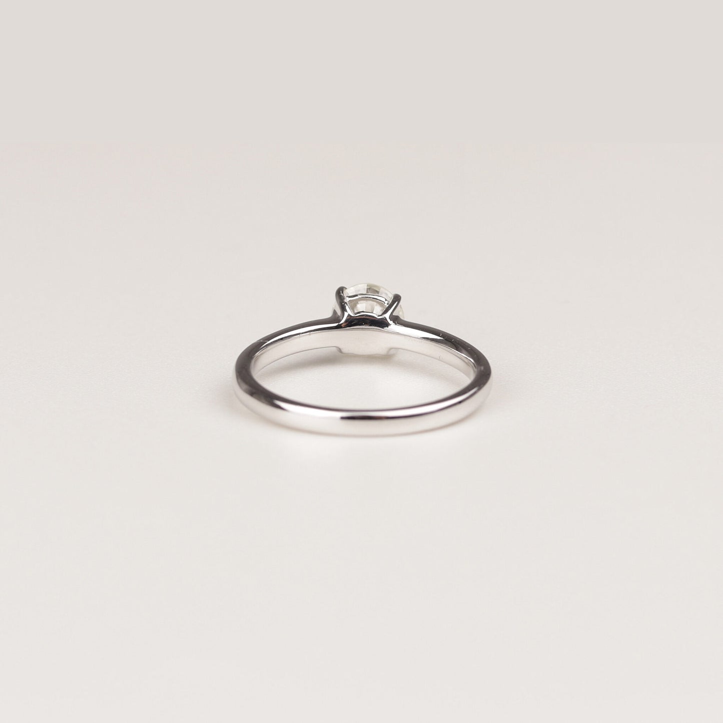 Solitär Ring 750/- Weißgold HRD Zertifikat 0,90 ct Brillant 4er Krappe