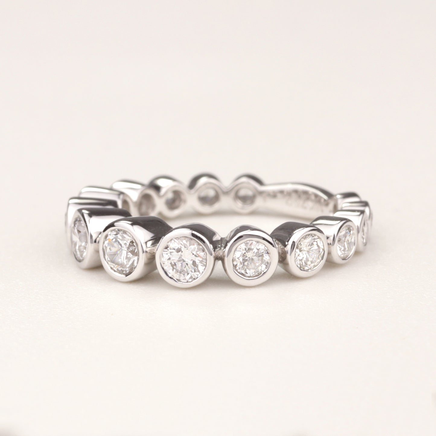 Alliance-Ring | 750/- Weißgold | 15 Brillanten zusammen 1,62 ct TW-vsi | Zargenfassung