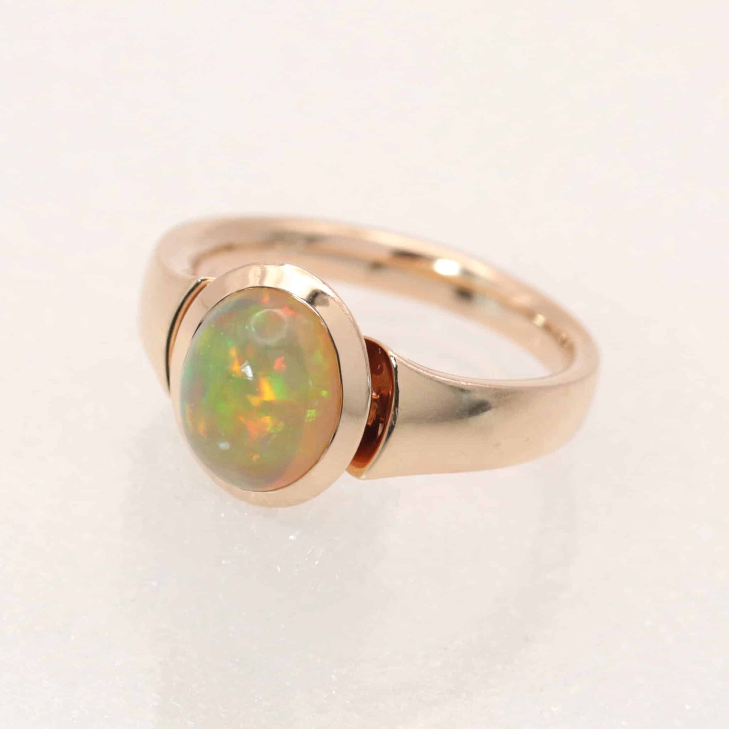 Opal-Ring 585/- Roségold Cabochon