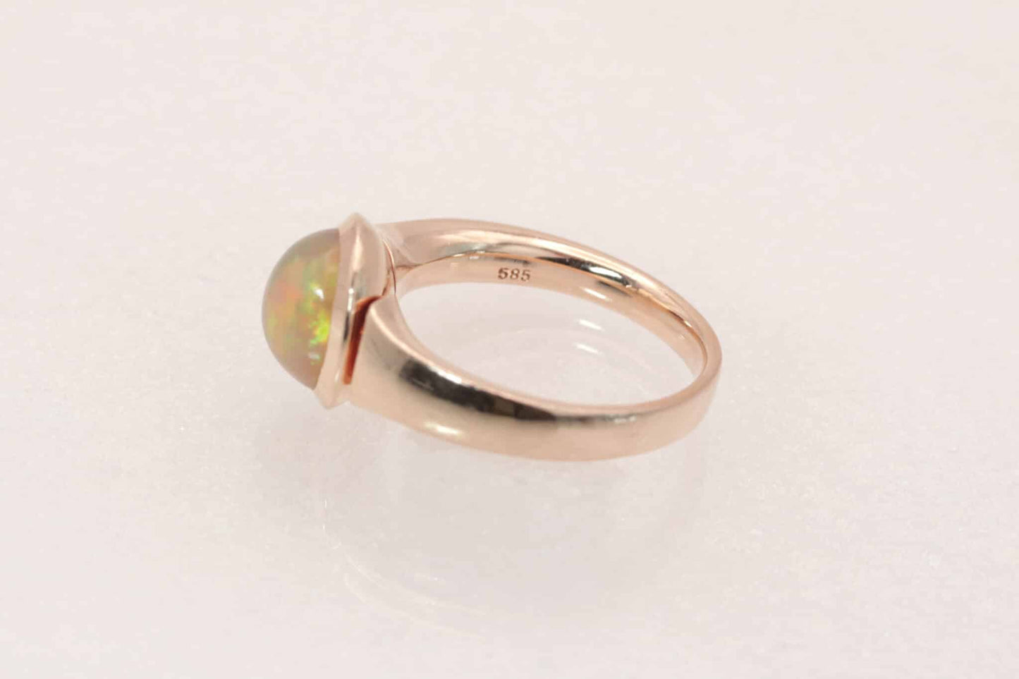 Opal-Ring 585/- Roségold Cabochon