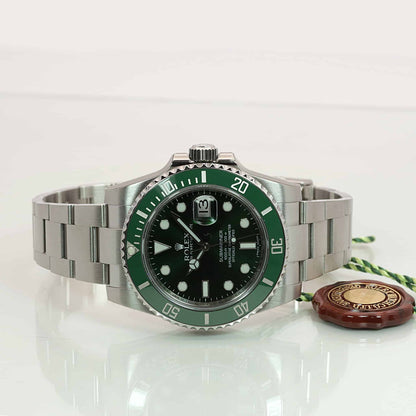 Rolex | Submariner | Date | "HULK" | Box und Papiere | ungetragen und verklebt