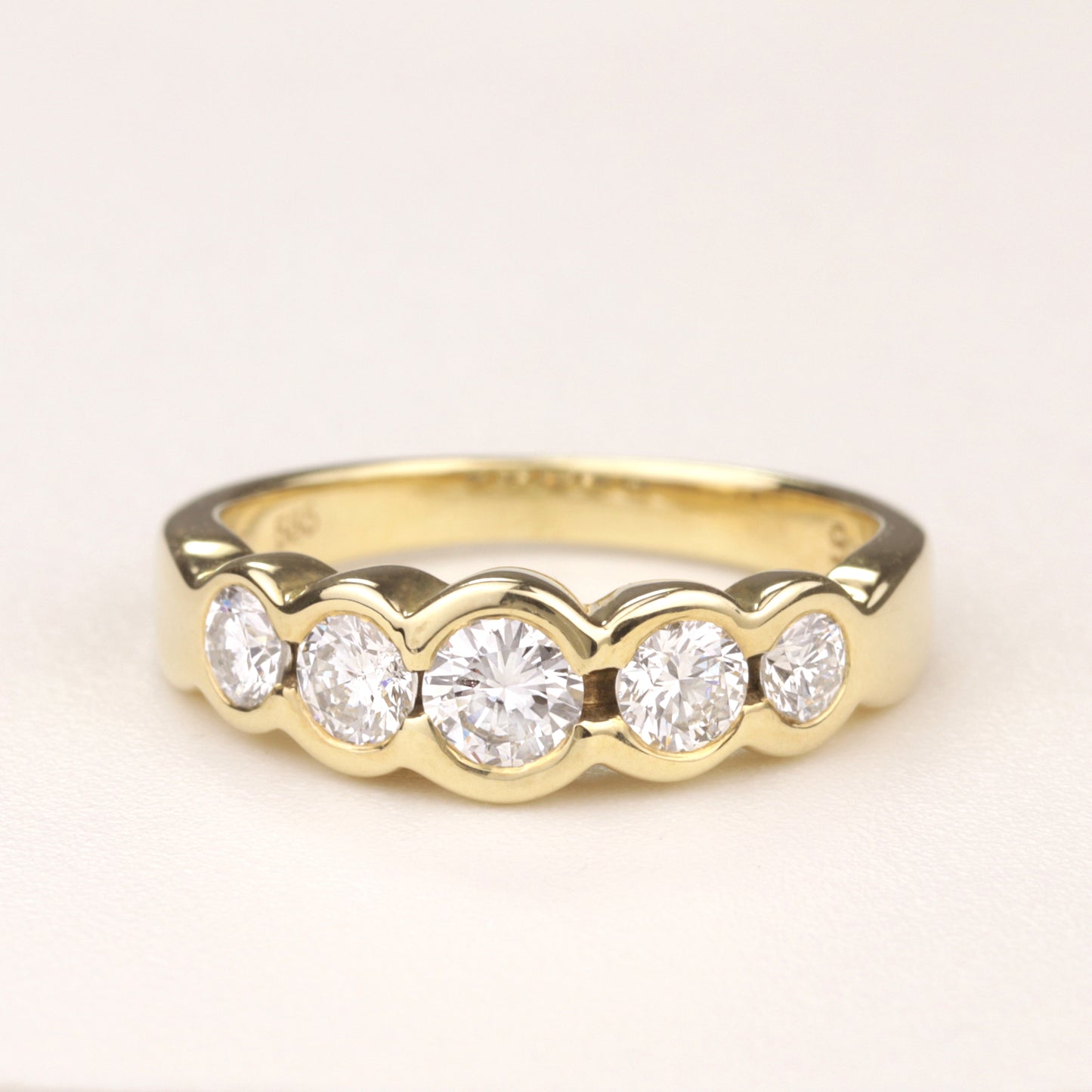 Alliance-Ring | 750/- Gelbgold | 5 Brillanten zusammen 0,80 ct Brillant | Zargenfassung