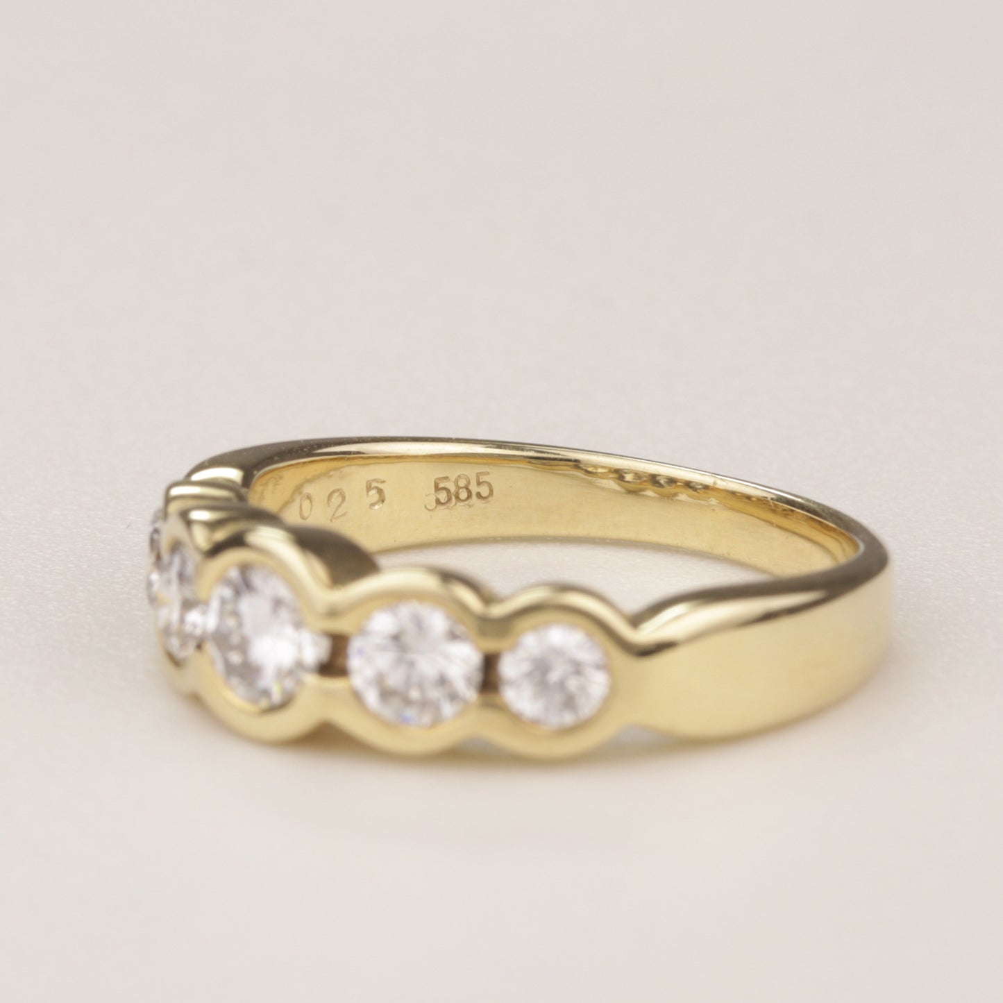 Alliance-Ring | 750/- Gelbgold | 5 Brillanten zusammen 0,80 ct Brillant | Zargenfassung