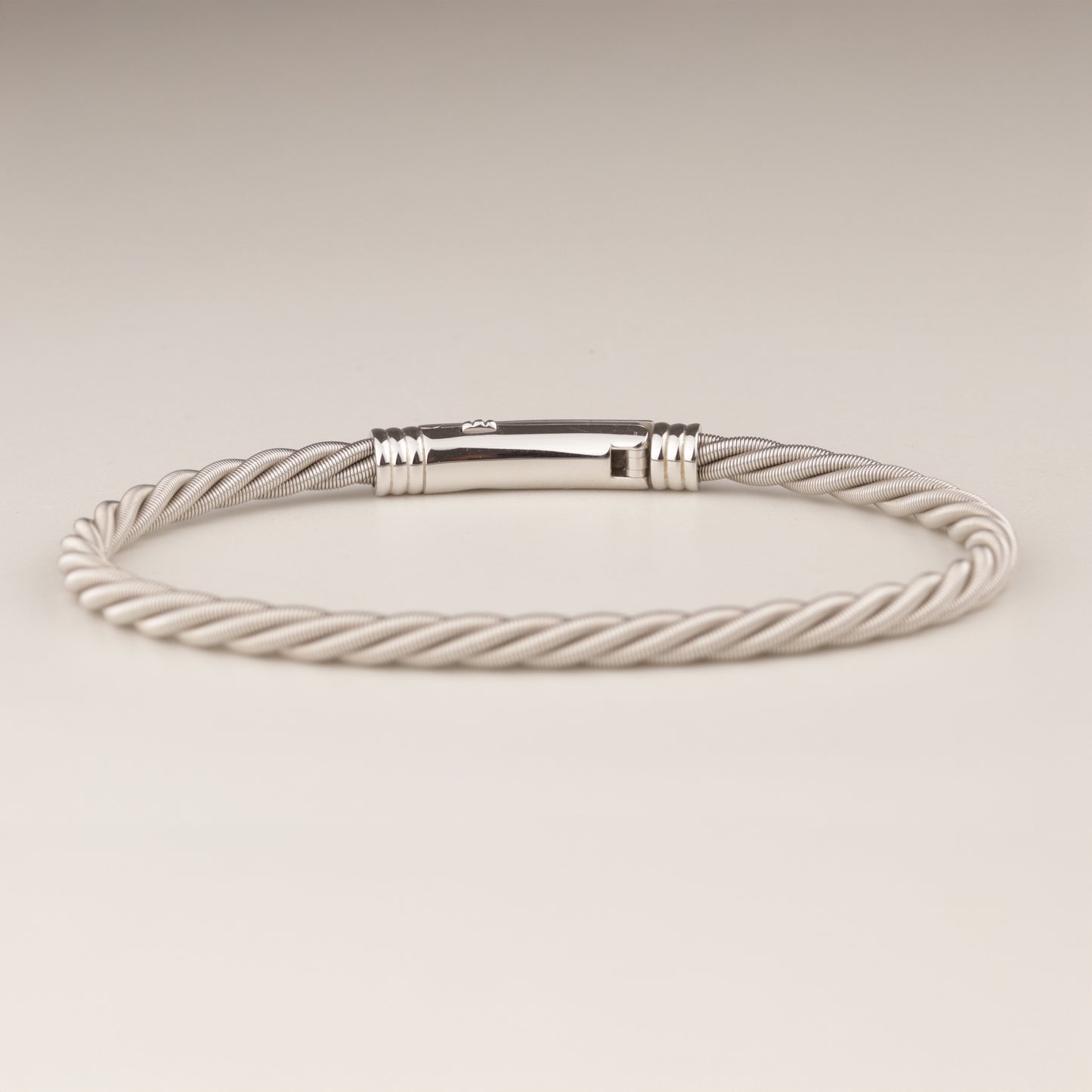 Wellendorff | roter Mohn | Armband 750/- | instruierte-Fassung | ca. 0,04 ct TW vs1 | Emaille