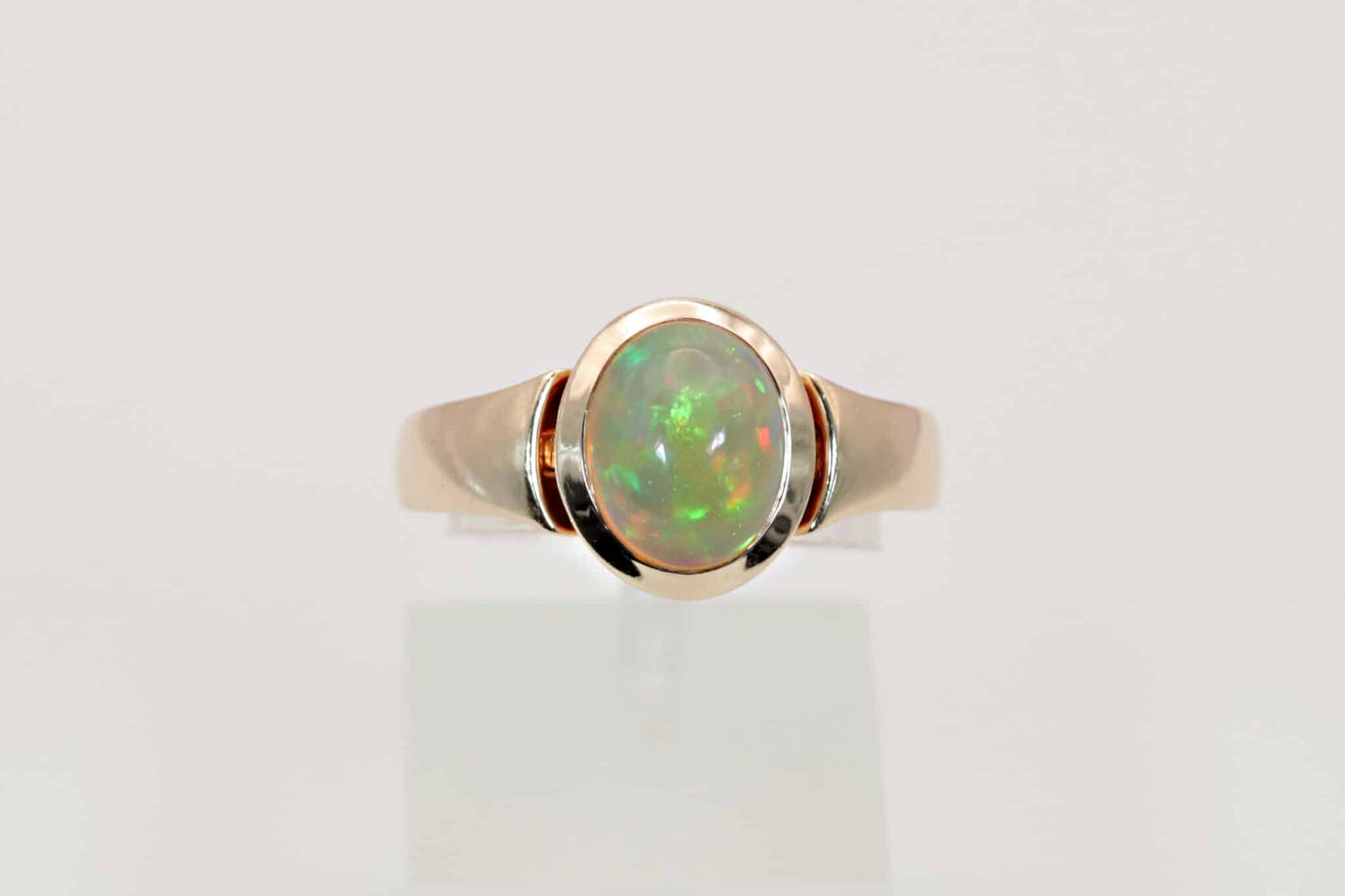 Opal-Ring 585/- Roségold Cabochon