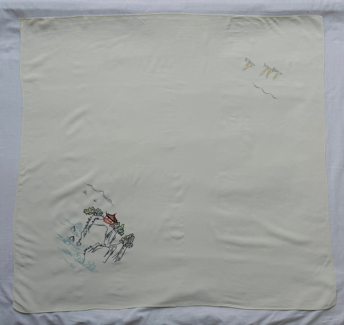 Seidentuch bestickt 75 cm x 80 cm